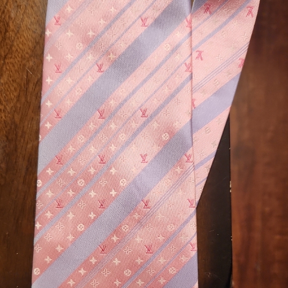 Louis Vuitton Men's Tie in Pink and Lavender - Picture 5 of 5